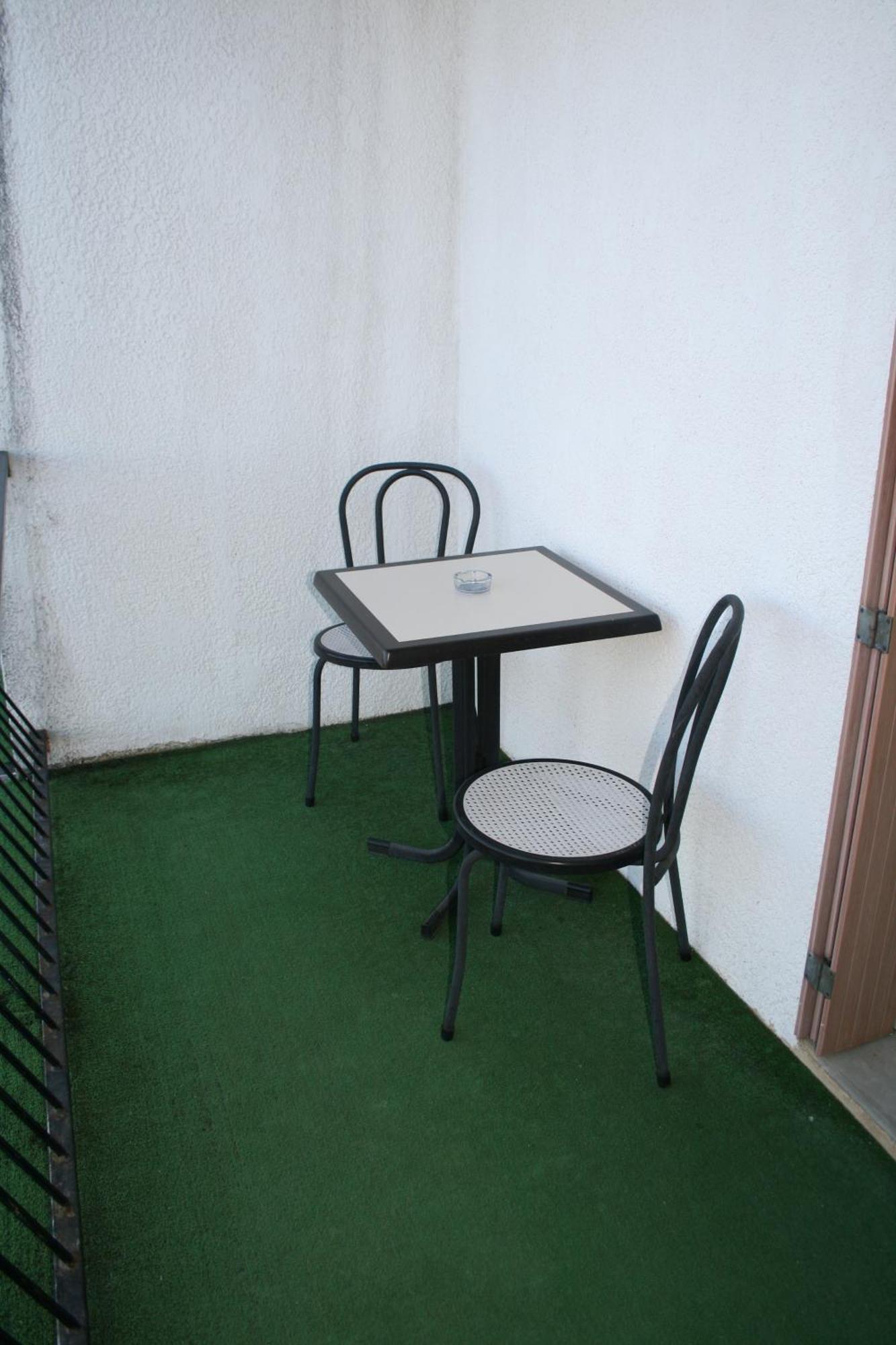 Hotel Les Persedes Lavilledieu  Exterior photo