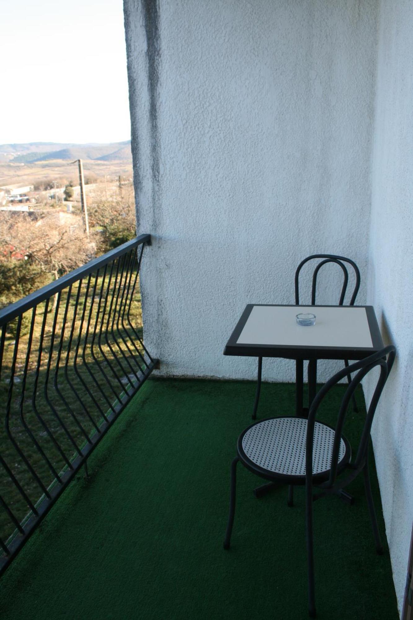 Hotel Les Persedes Lavilledieu  Exterior photo