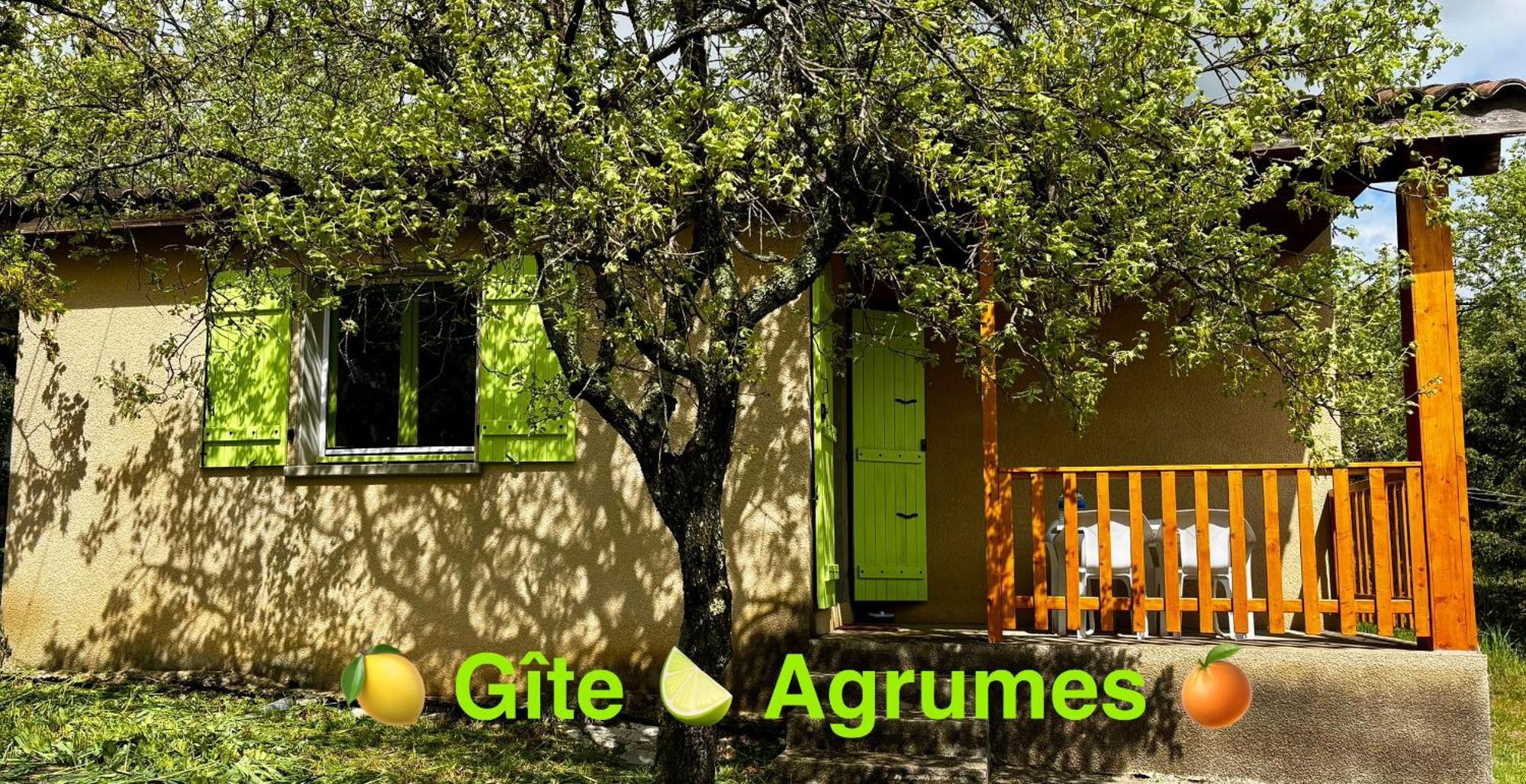 Hotel Les Persedes Lavilledieu  Exterior photo