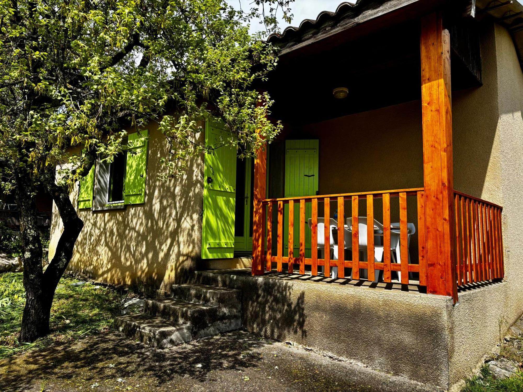 Hotel Les Persedes Lavilledieu  Exterior photo