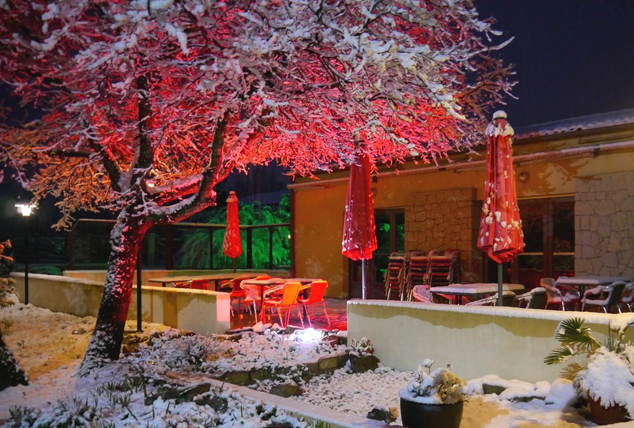 Hotel Les Persedes Lavilledieu  Exterior photo